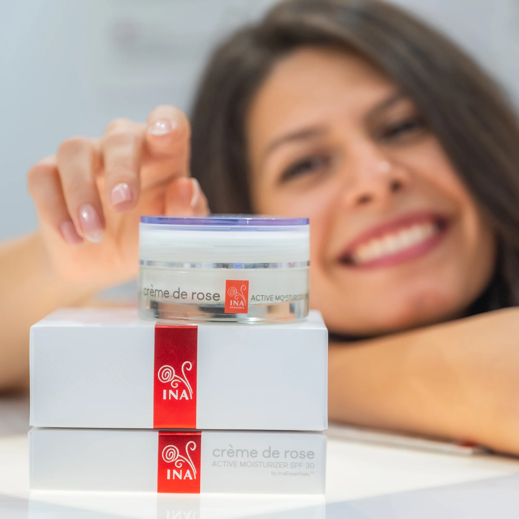 Buy 2 Active Moisturizers, Get 1 Anti-Age Face Serum for Free - Image 8